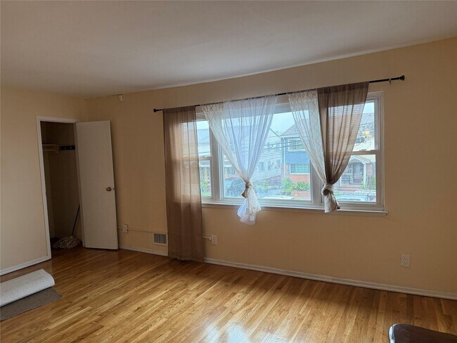 Foto del edificio - 145-92-145224 224th St