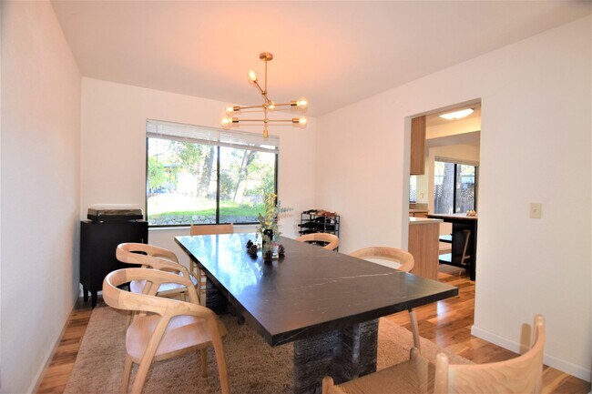 Foto del edificio - Beautiful 4bd/ 2.5 ba House