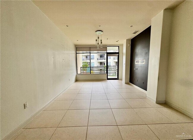 Building Photo - 17 Travis St