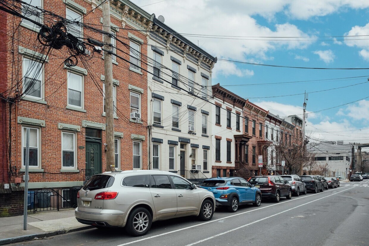 Foto principal - 357 8th St