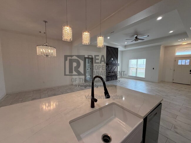 Building Photo - 2109 Freedom Dr