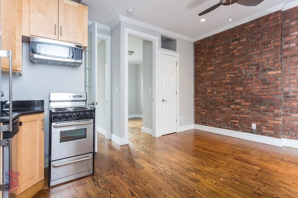 Foto principal - 330 E 35th St