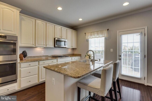 Foto del edificio - Charming 3BR Townhome in Aldie