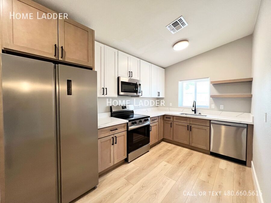 Foto principal - 1124 E Polk St