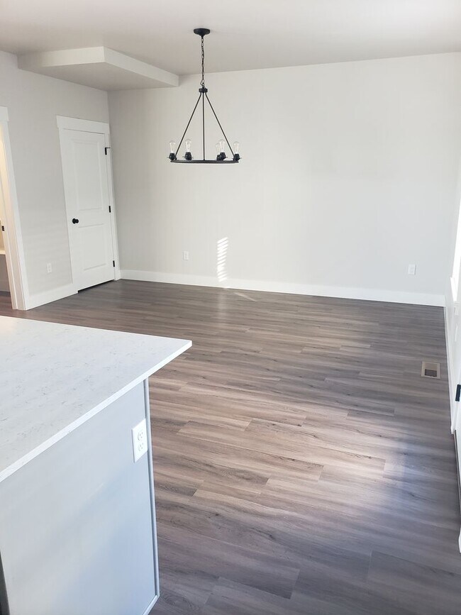 Foto del edificio - 6127 Farmstead Ave