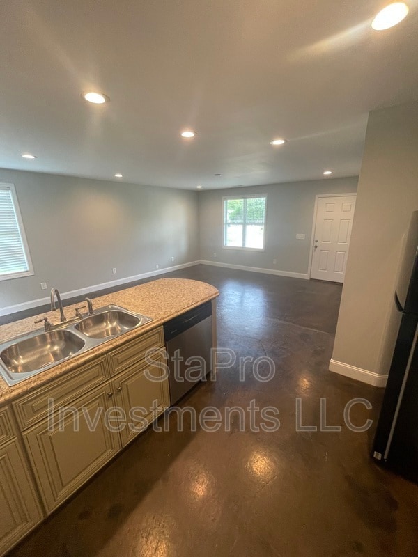 Building Photo - 7725 Bethel Rd