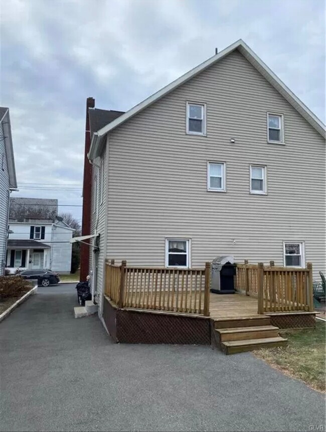 Building Photo - 464 Broad St