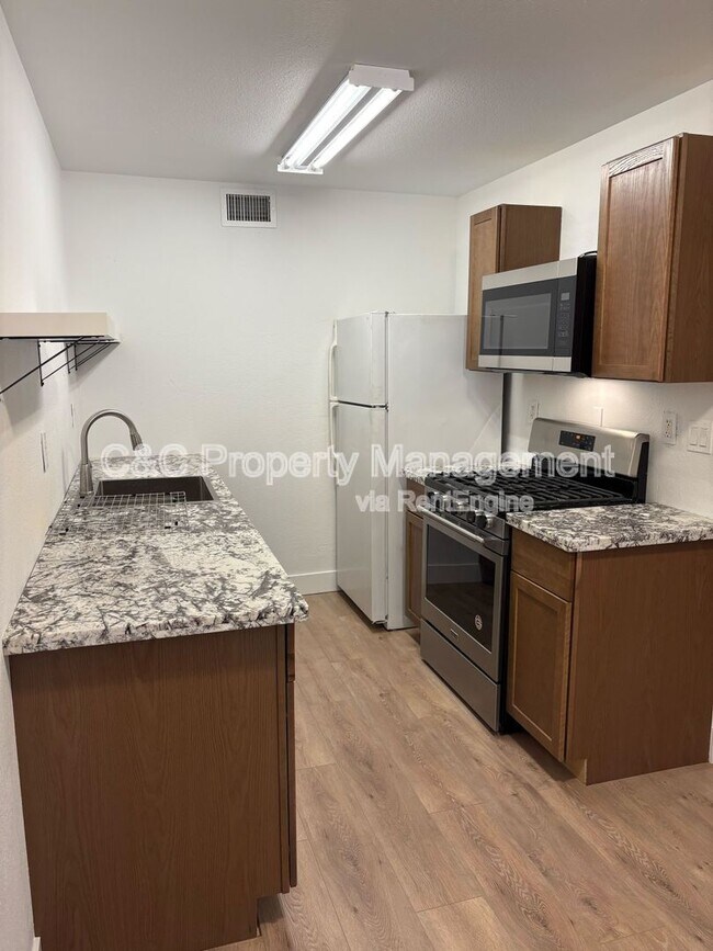 Foto del edificio - 4735 Amber Ln