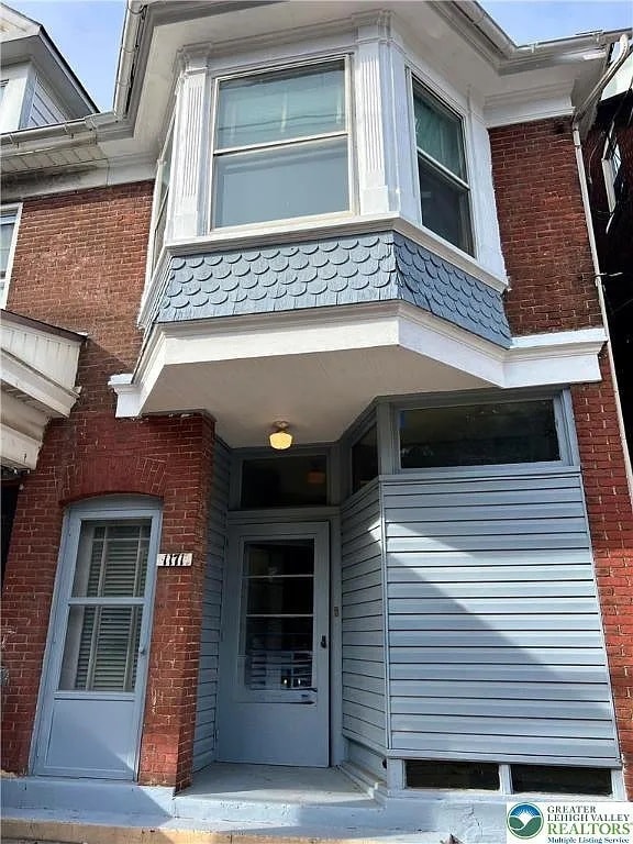 Building Photo - 1171 E 4th St