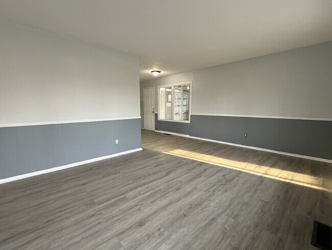 Foto del edificio - 3138 Midvale Dr