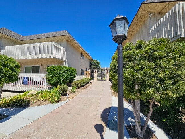 Complex Entry - 1200 Opal St