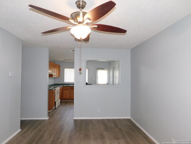 Foto del edificio - 6707 Pleasant Oak Dr