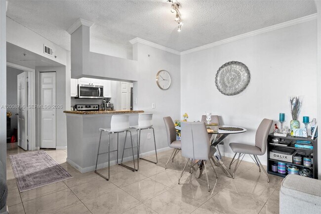 Foto del edificio - 17145 N Bay Rd