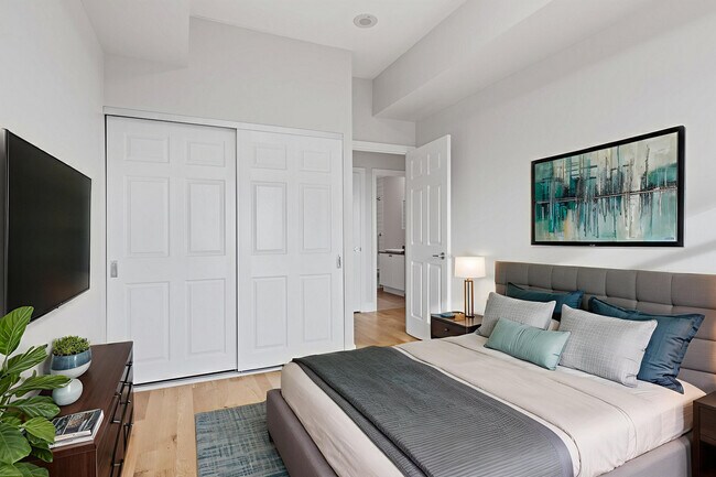 Photo du bâtiment - Pier 100 Apartments