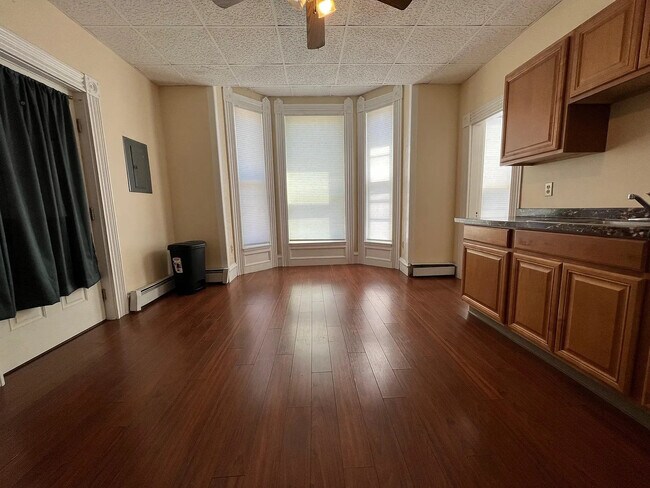 Building Photo - 105 Ashland St