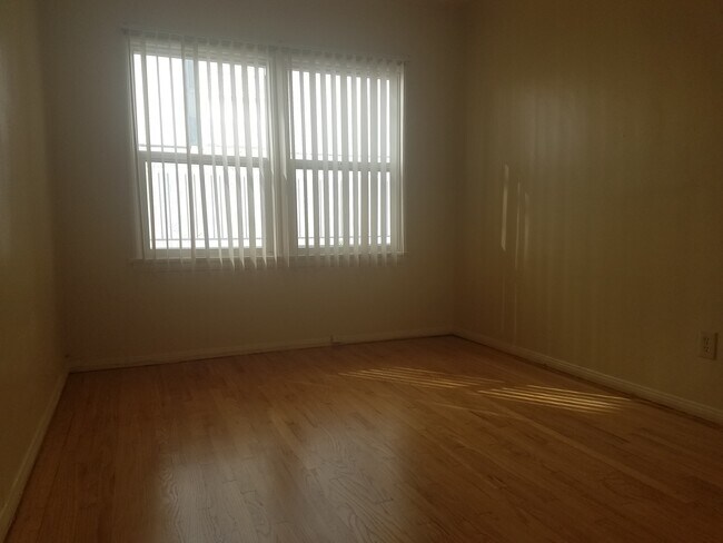 Building Photo - 14558 Dickens St