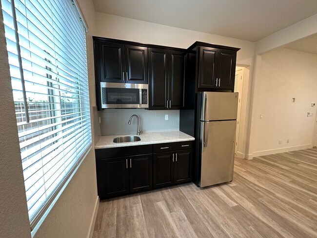 Foto del edificio - Bright and Cute 1 bed/1 bath Apartment