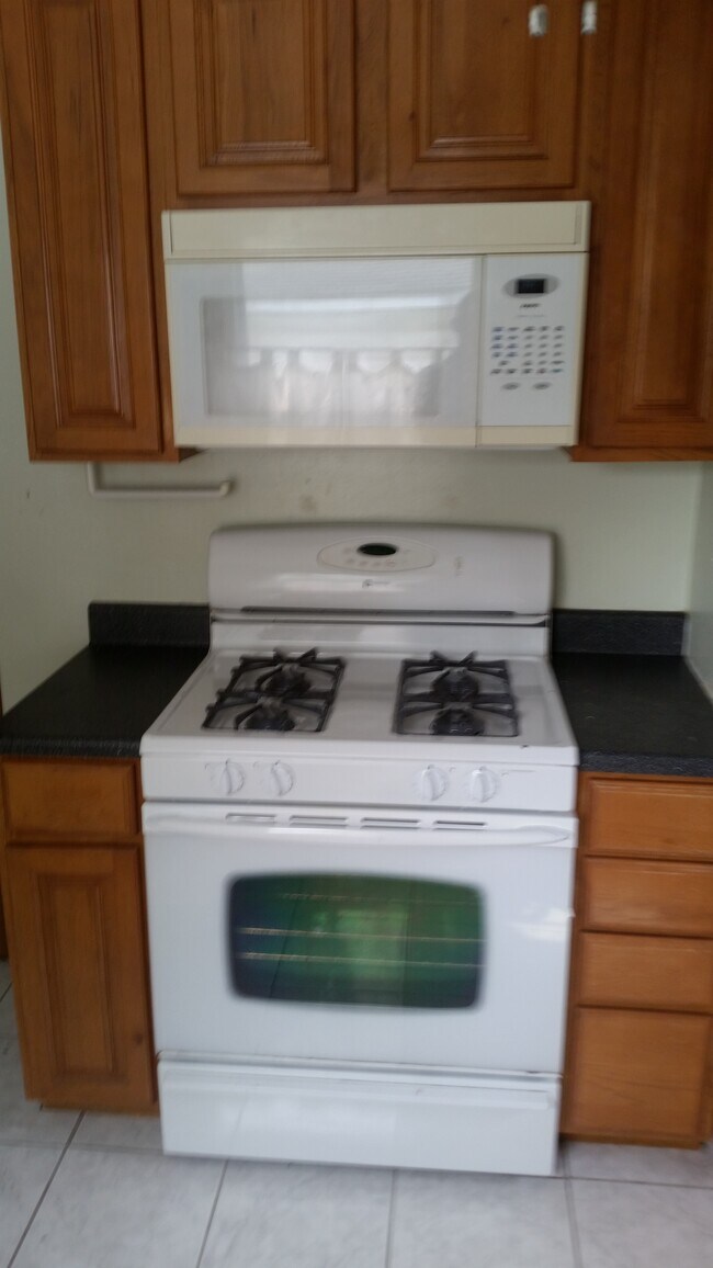 9601 W Metcalf pl, Milwaukee, WI 53222 House Rental in Milwaukee, WI