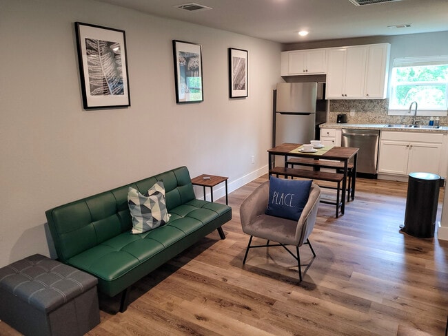 Cozy 1 bedroom - 211 Lulac St