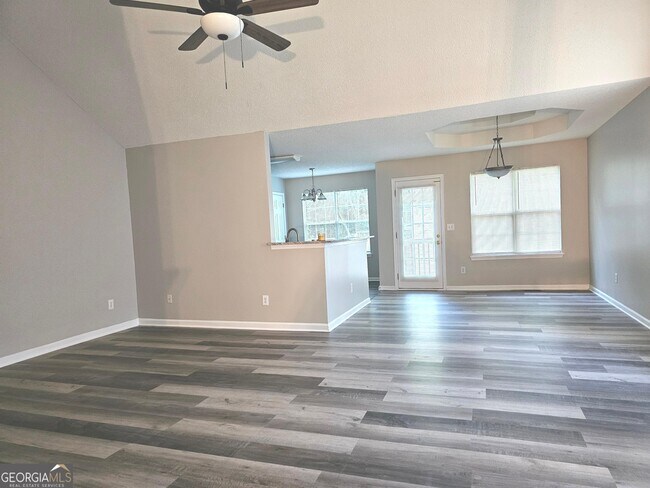 Building Photo - 1006 Crest Ridge Pl SW
