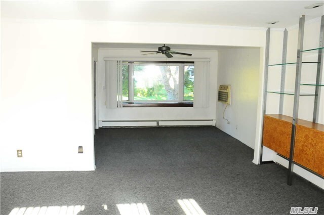 Building Photo - 27 Pickwick Dr W