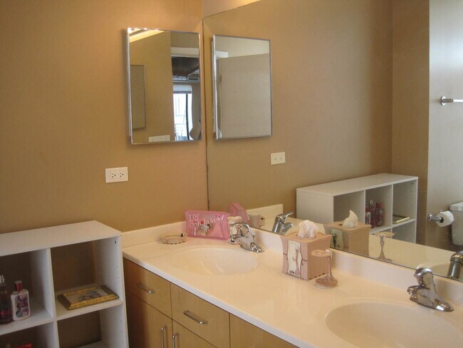 Building Photo - 4537 S Drexel Blvd