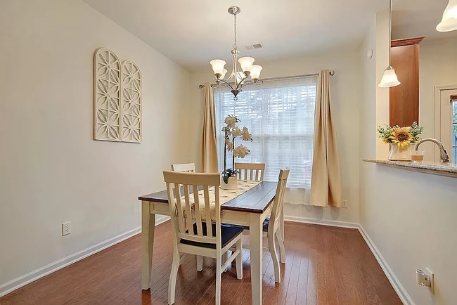 Building Photo - 2157 Fox Run Dr