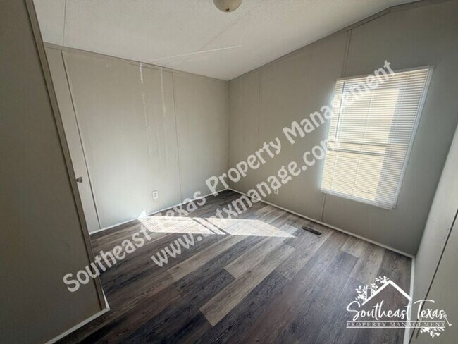 Foto del edificio - 4166 Black Cat Rd