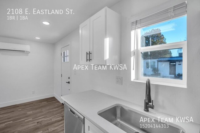 Building Photo - $995 Beautifully Remodeled 1 Bed | 1 Bath ...