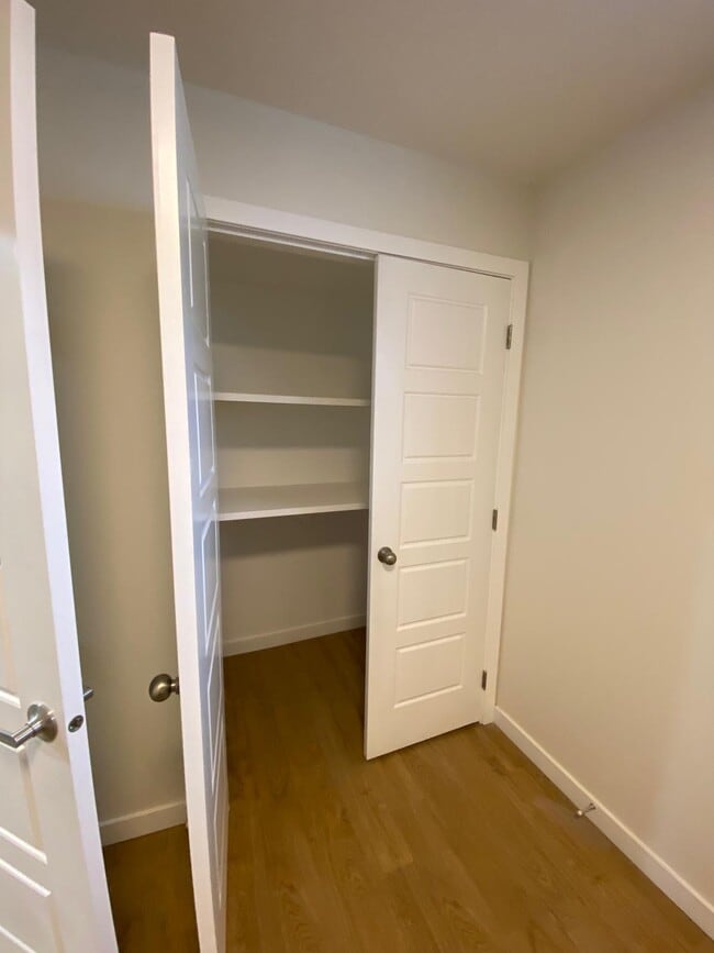 Building Photo - 423 Pepper St