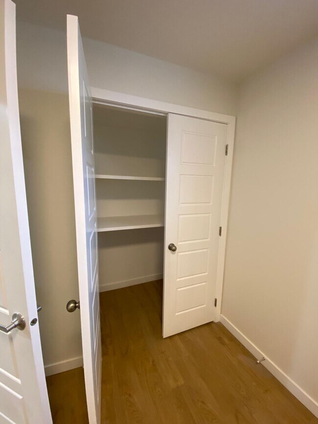 Photo du bâtiment - 423 Pepper St