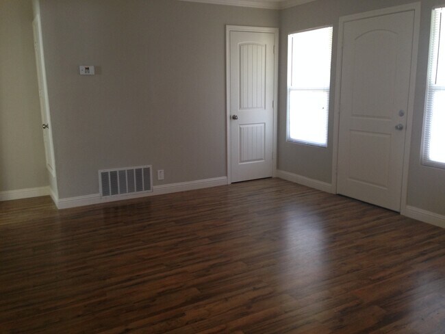 Foto del edificio - Updated Home with RV Parking