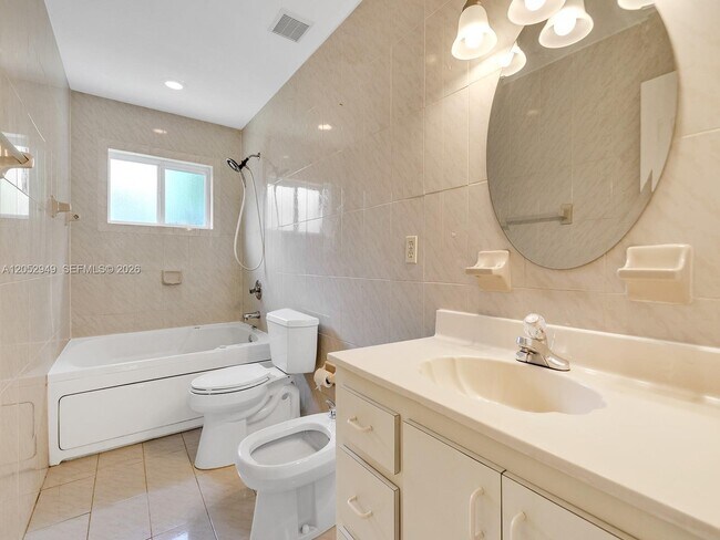 Foto del edificio - 1430 SW 102nd Ct