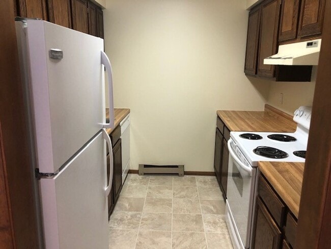 Building Photo - 2 Bedroom Condo