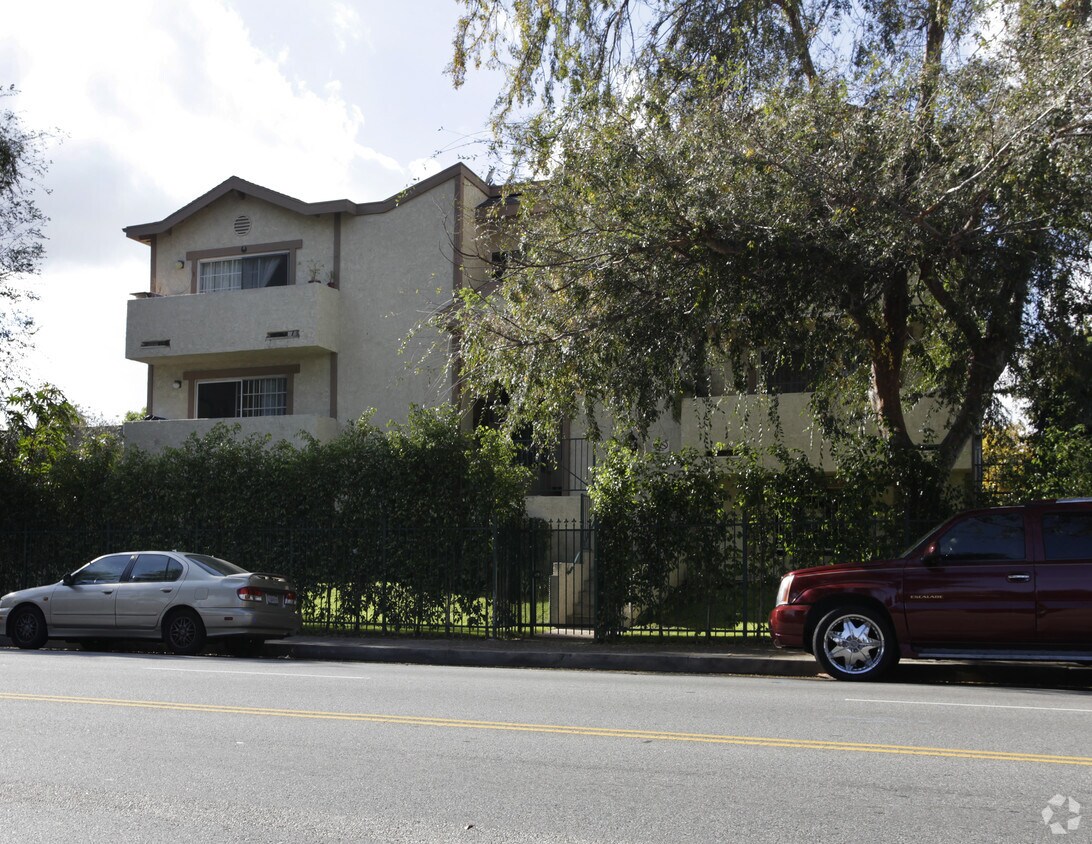 Building Photo - 6719 Coldwater Canyon Ave