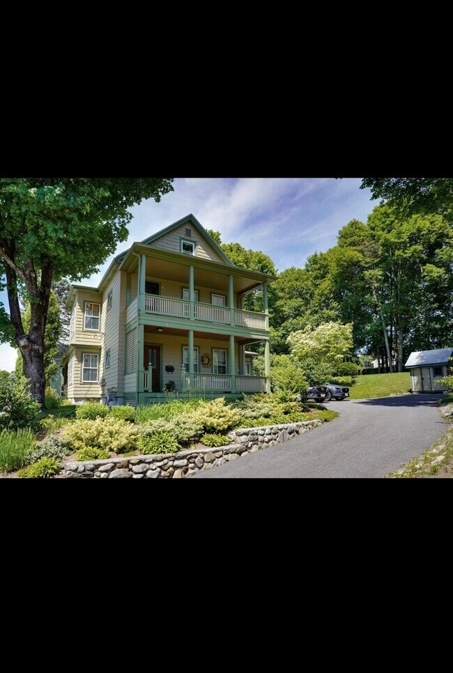 Entrada de coches - 79 Highland St