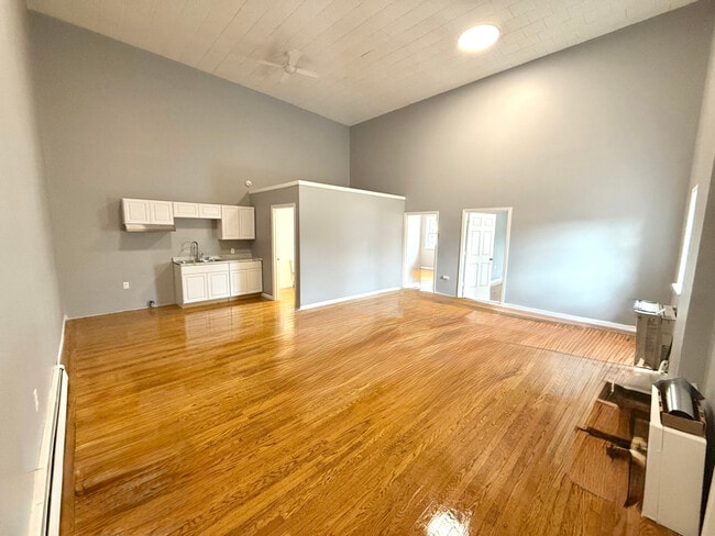 Building Photo - 426 3rd Ave