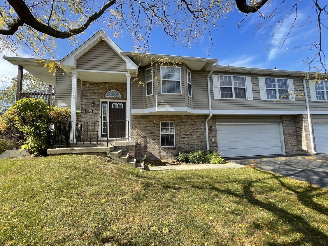 Primary Photo - 13924 Cambridge Cir