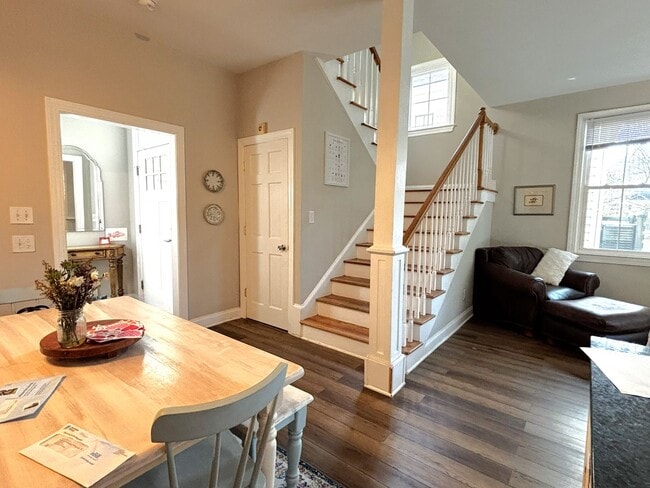 Building Photo - 52 Morris St