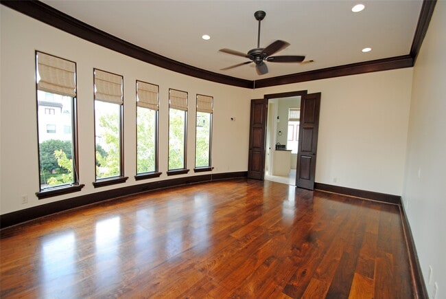 Building Photo - 302 Calle Sevilla Pl