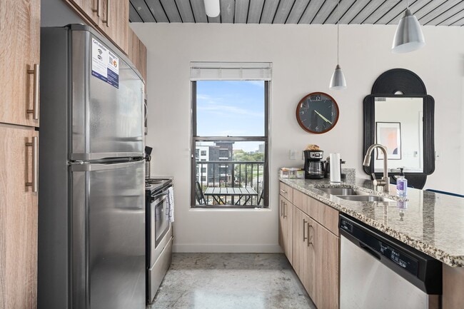 Building Photo - Midtown Magic: Big Savings + Big Perks!