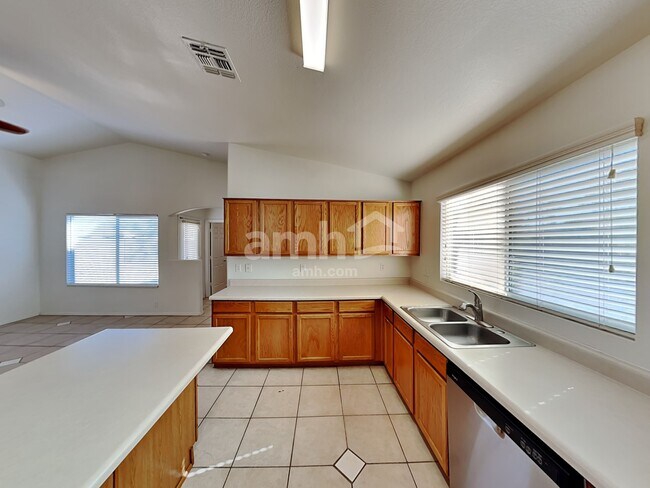 Foto del edificio - 461 N Tower Ave