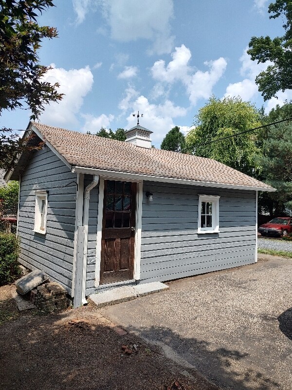 Building Photo - 107 Colonial Ave