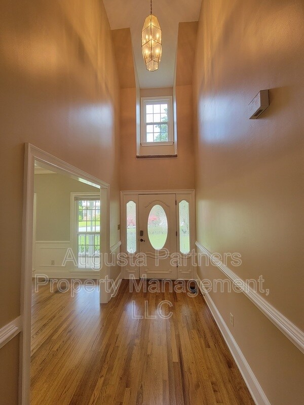 Building Photo - 650 Woodstone Way