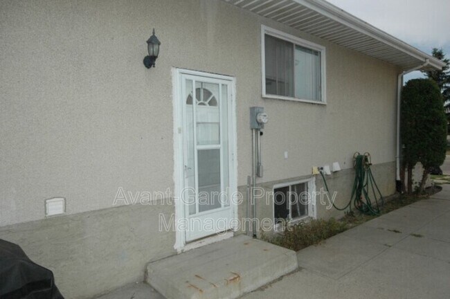 Photo du bâtiment - 3003-3131 131 Ave NW