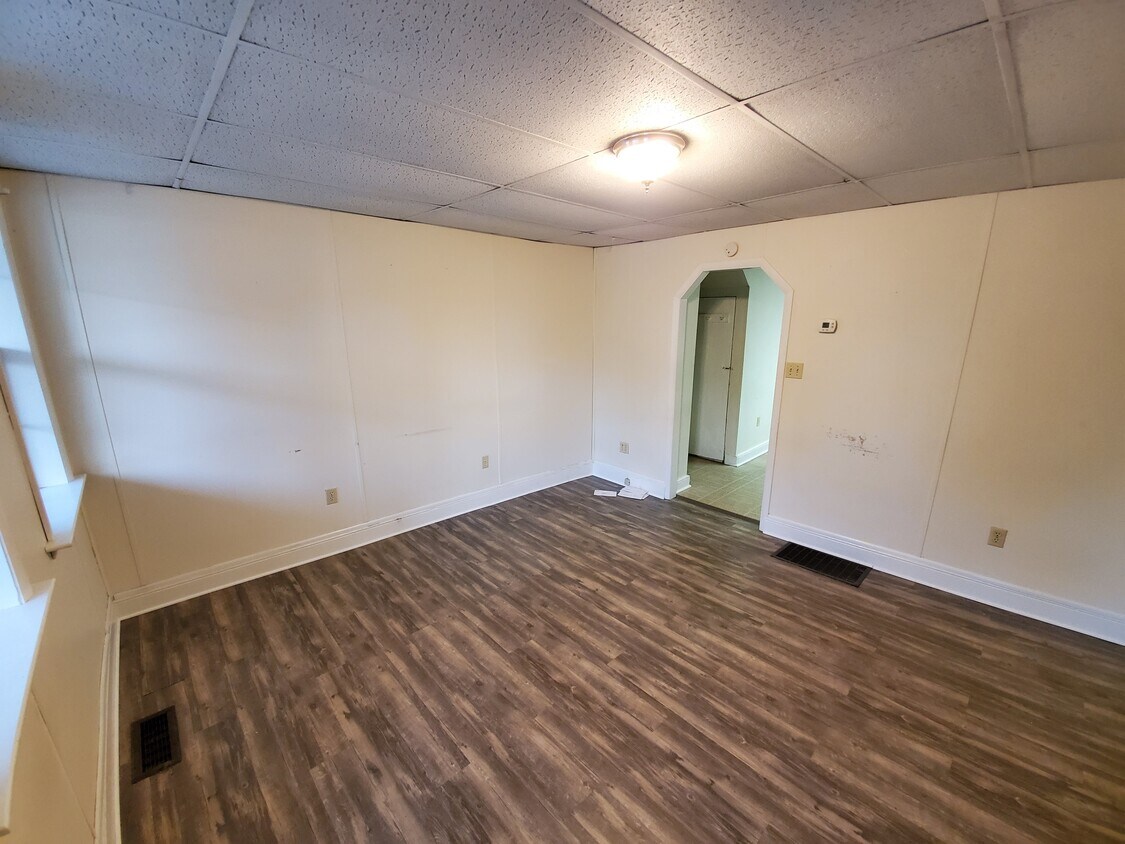 Primary Photo - 24 N Kister St