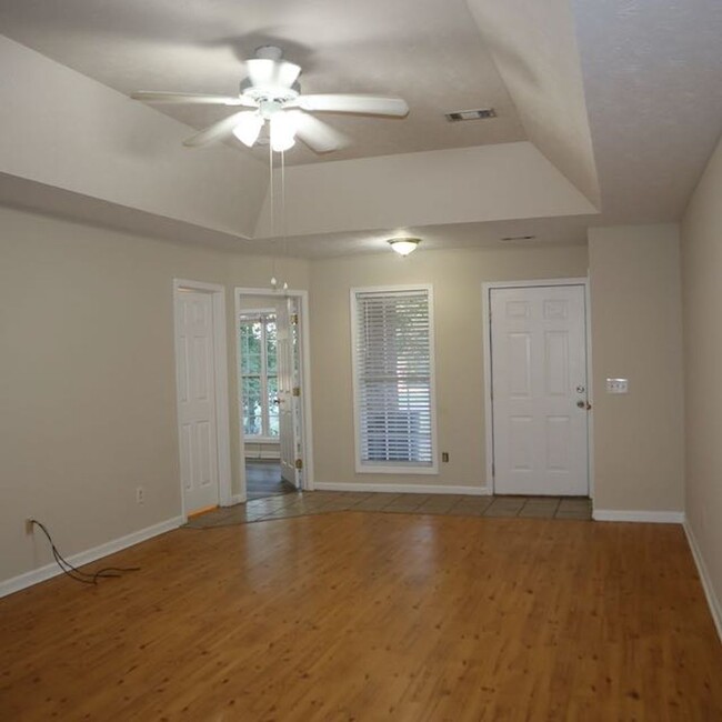 Building Photo - Harris County 3 bedroom 2 bath with garage