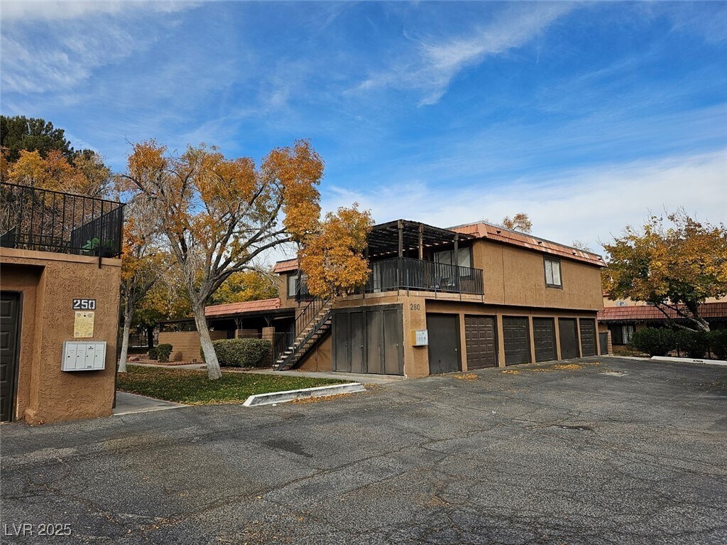 Primary Photo - 260 Shadybrook Ln