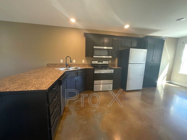 Building Photo - 606 Easton Dr