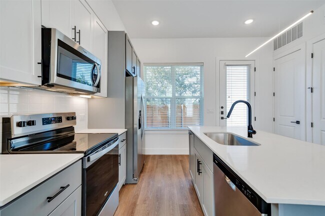 Foto del edificio - 1601 Mustang Dr